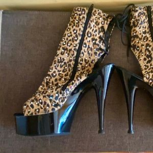 Sexy Leaopard crystal platforms size 14!